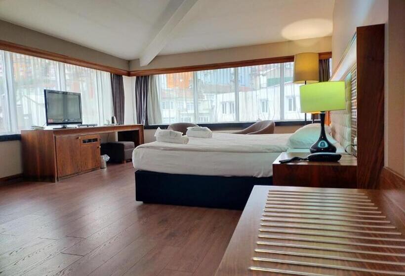 行政房间, Tiara Thermal & Spa