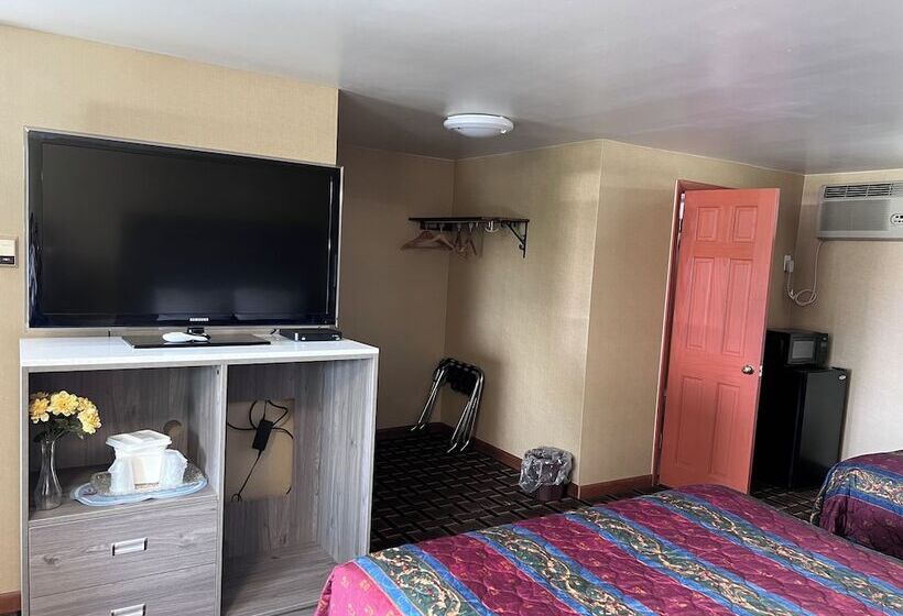 Номер Стандарт 2 Двуспальные Кровати, Fairbridge Inn Express