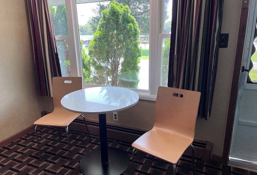 Номер Стандарт 2 Двуспальные Кровати, Fairbridge Inn Express