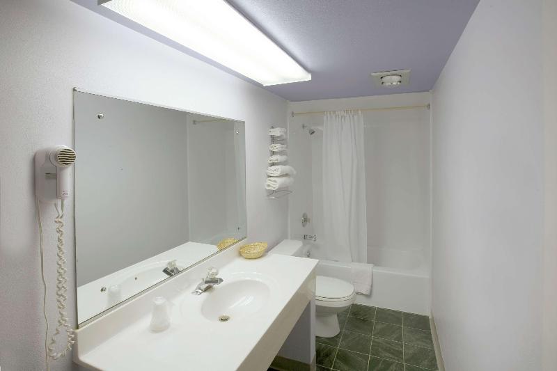 带大床的标准间, Americas Best Value Inn Litchfield