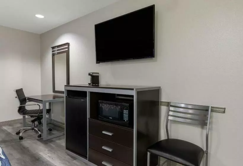Standard-huone King-vuode, Days Inn By Wyndham Baytown Tx