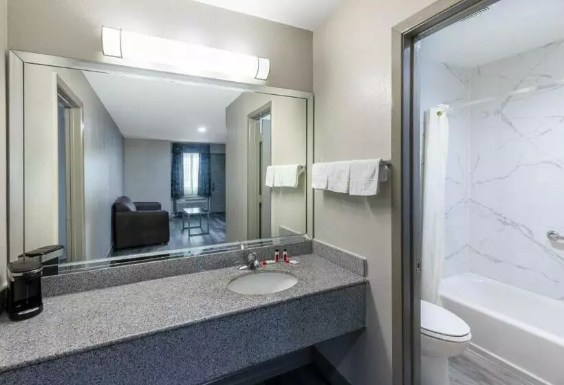 Standard-huone King-vuode, Days Inn By Wyndham Baytown Tx