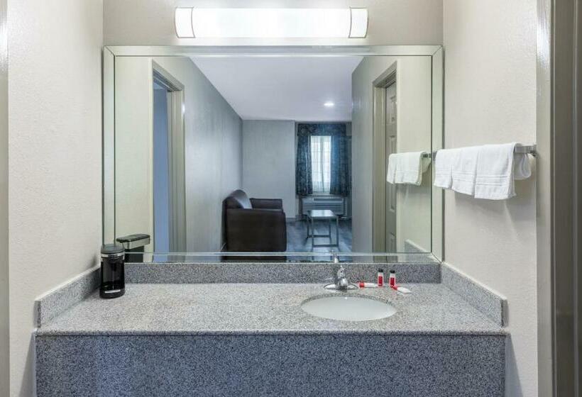 带大床的标准间, Days Inn By Wyndham Baytown Tx