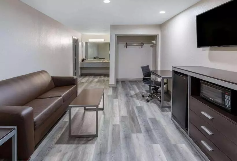 Sviitti King-vuode, Days Inn By Wyndham Baytown Tx