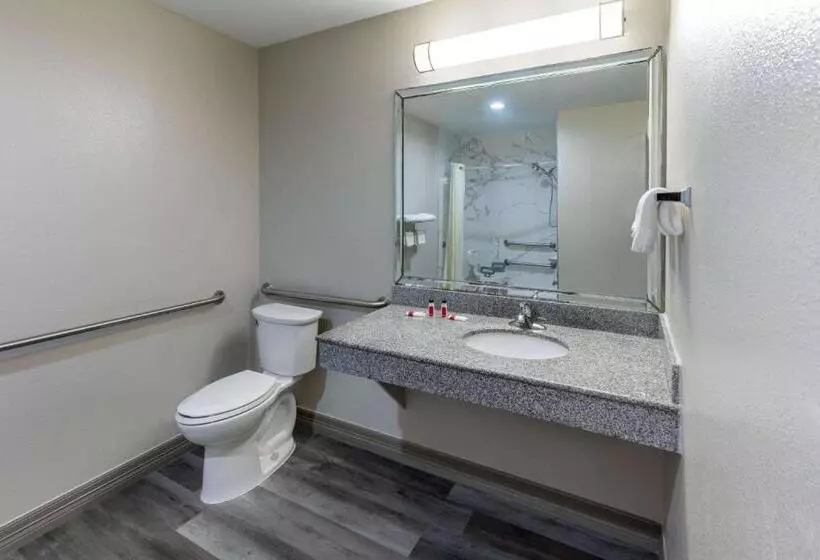 Sviitti King-vuode, Days Inn By Wyndham Baytown Tx