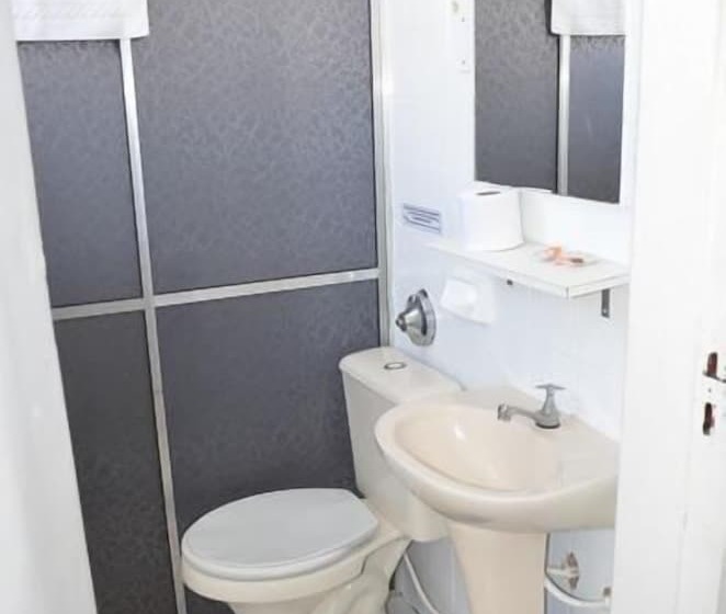 חדר סטנדרט לשלושה, Faguile