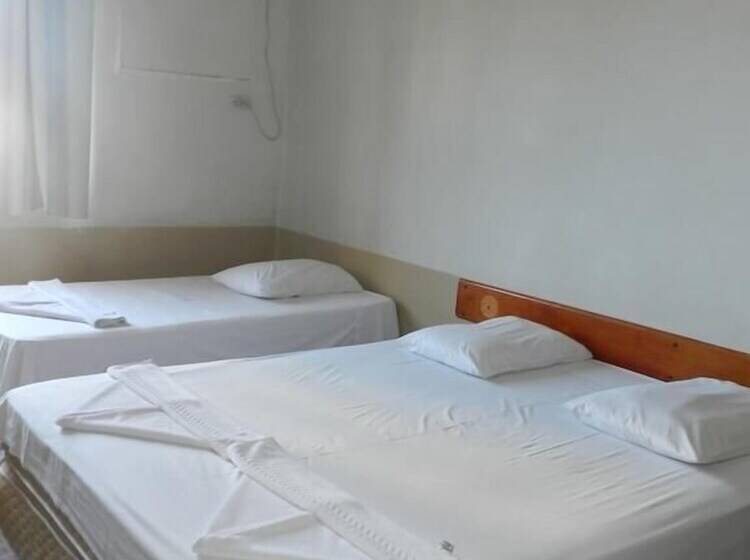 חדר סטנדרט לשלושה, Faguile