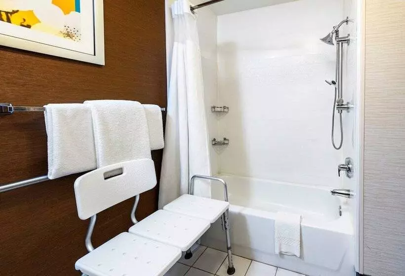 ２ダブルベッドのスタンダードルーム, Fairfield Inn Battle Creek