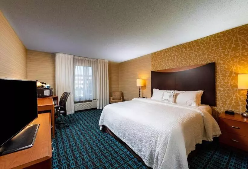 キングサイズベッドのスタンダードルーム, Fairfield Inn Battle Creek