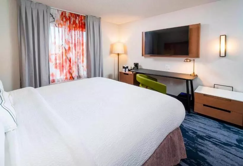 キングサイズベッドのスタンダードルーム, Fairfield Inn & Suites Bend Downtown