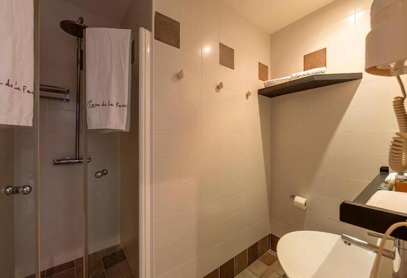 سوییت, La Casa De La Favorita