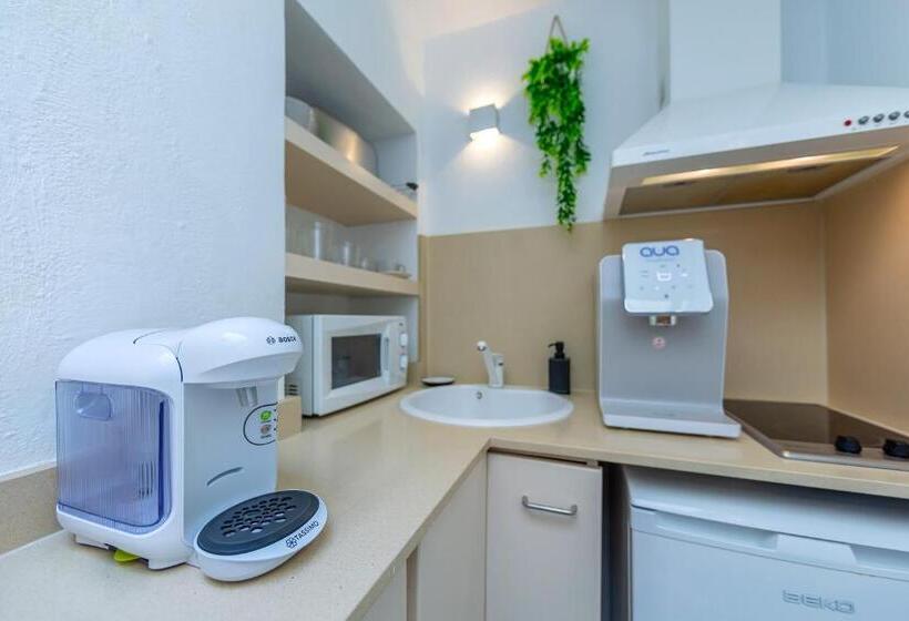 سوییت, La Casa De La Favorita