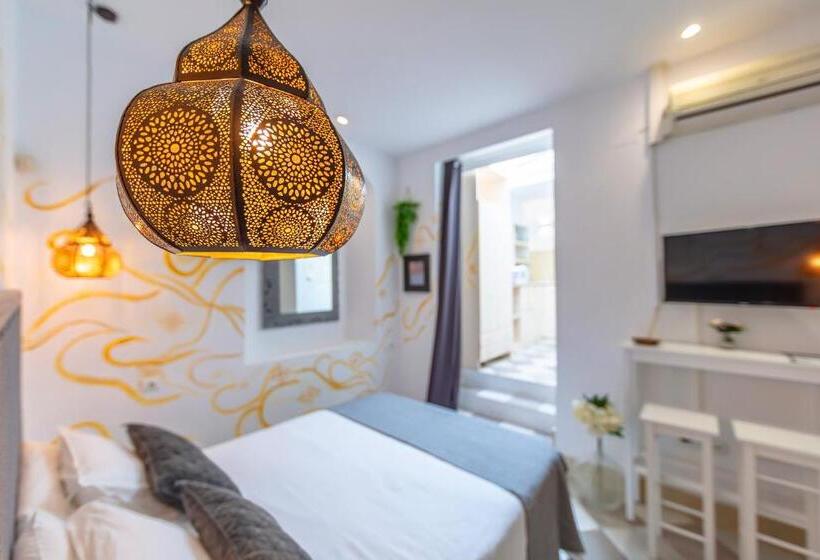 سوییت, La Casa De La Favorita