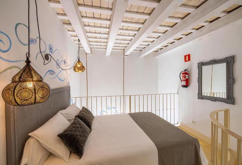 سوئیت با بالکن, La Casa De La Favorita