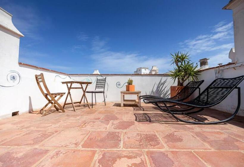 سوئیت جونیور با تراس, La Casa De La Favorita