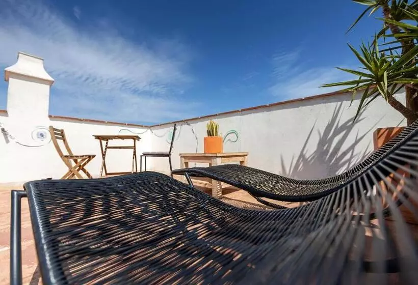 سوئیت جونیور با تراس, La Casa De La Favorita
