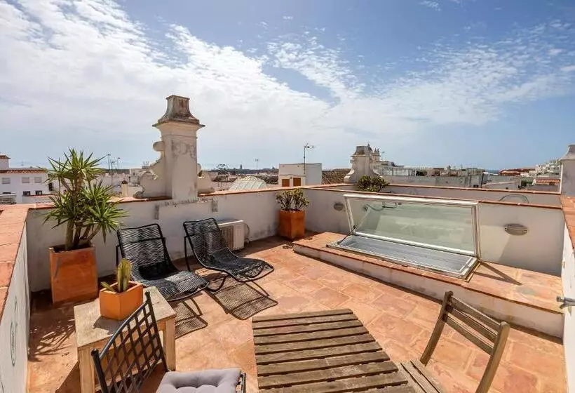 سوئیت جونیور با تراس, La Casa De La Favorita