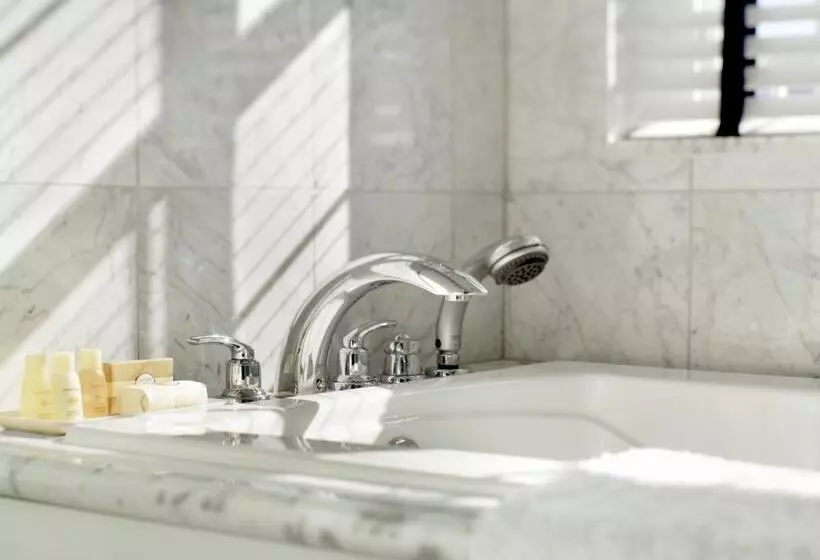 Sviitti King-vuode, Newport Beach Hotel & Suites