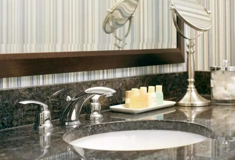 Economy-huone, Newport Beach Hotel & Suites