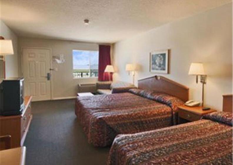 Номер Стандарт, Summit Inn Hempstead