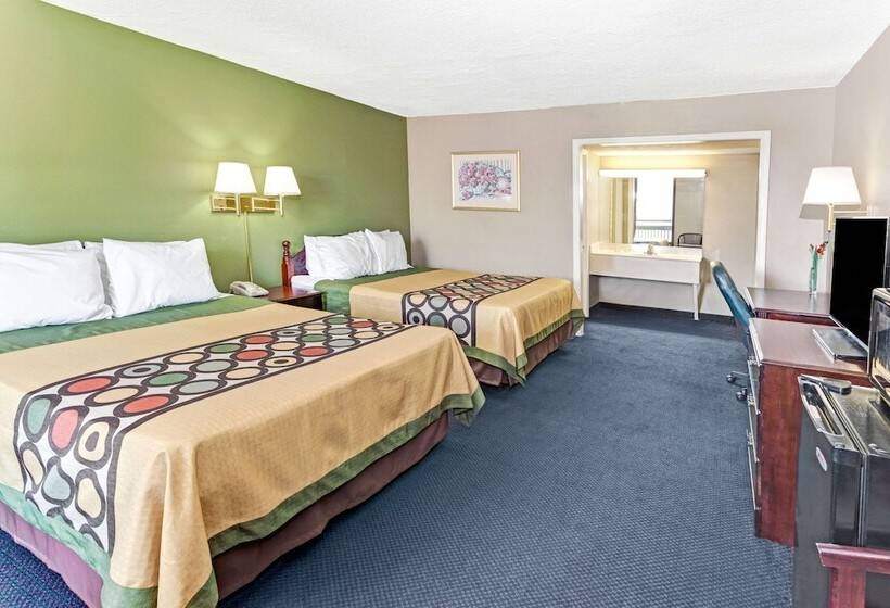 带2个双人床的标准工作室, Super 8 By Wyndham Carrollton Ga