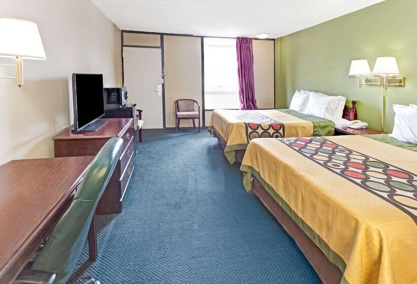 带2个双人床的标准工作室, Super 8 By Wyndham Carrollton Ga