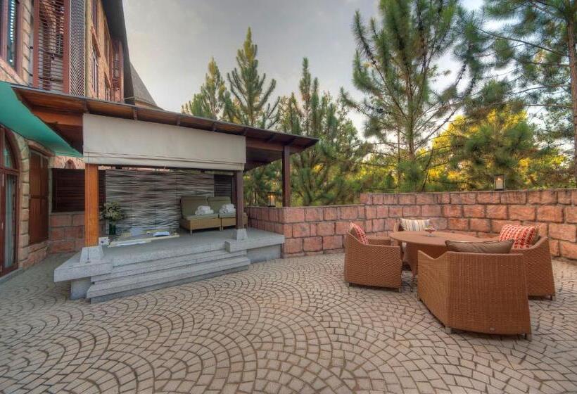 جناح مزود بجاكوزى, The Chateau Spa & Wellness Resort