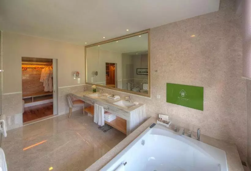 キングサイズベッドのスイートルーム, The Chateau Spa & Wellness Resort