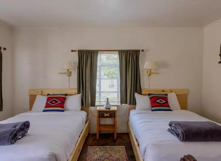 スタンダード４人部屋, Antelope Lodge