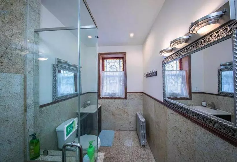 庭の見えるジュニアスイート, Lefferts Gardens Residence