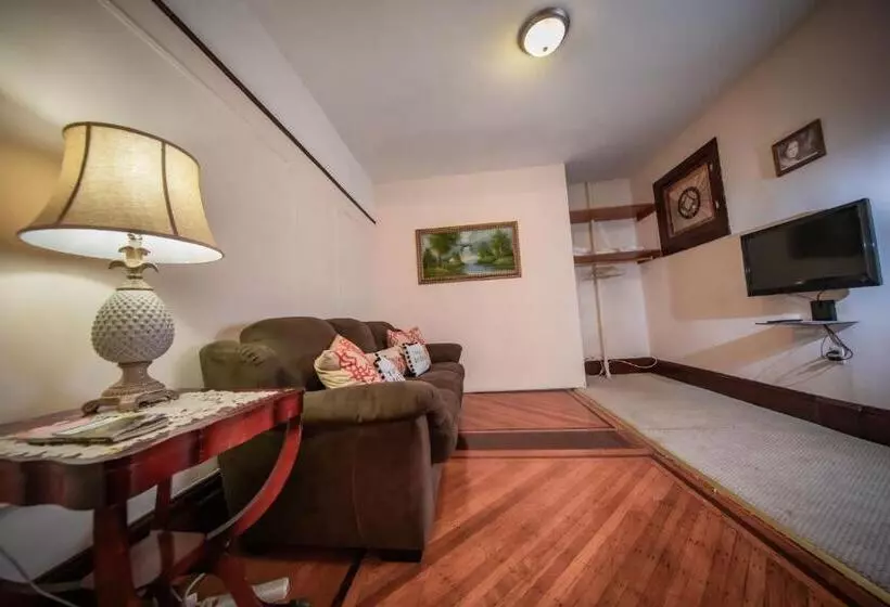 庭の見えるジュニアスイート, Lefferts Gardens Residence