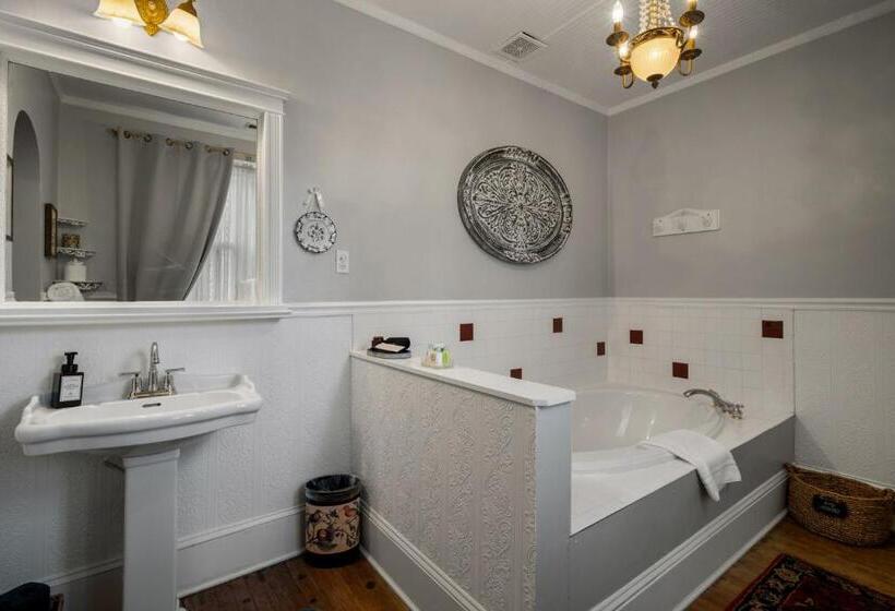 Номер Deluxe, The Inn On Front Street