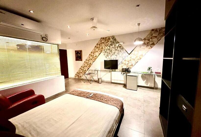 اتاق اجرایی, Contemporary Heights Hotel And Apartments