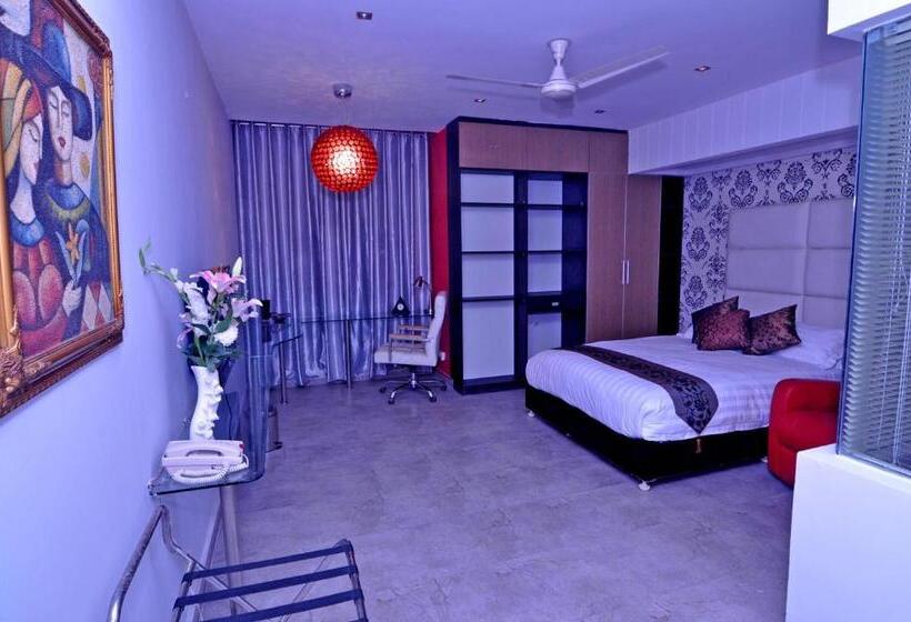 اتاق اجرایی, Contemporary Heights Hotel And Apartments