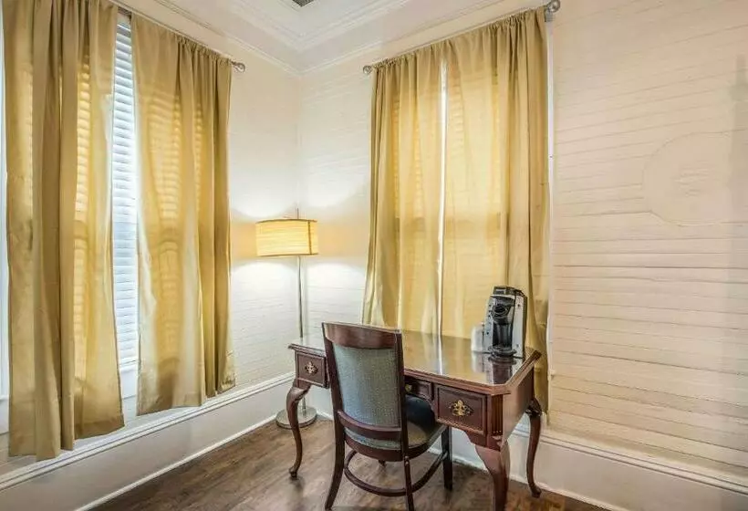 Standard-huone, Coombs Inn & Suites