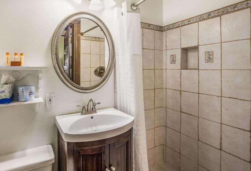 Стандартный Номер Кровать Кинг, Coombs Inn & Suites