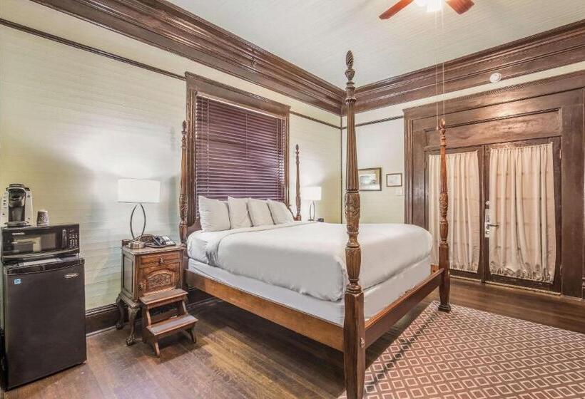 חדר סטנדרט עם מיטת קינג, Coombs Inn & Suites