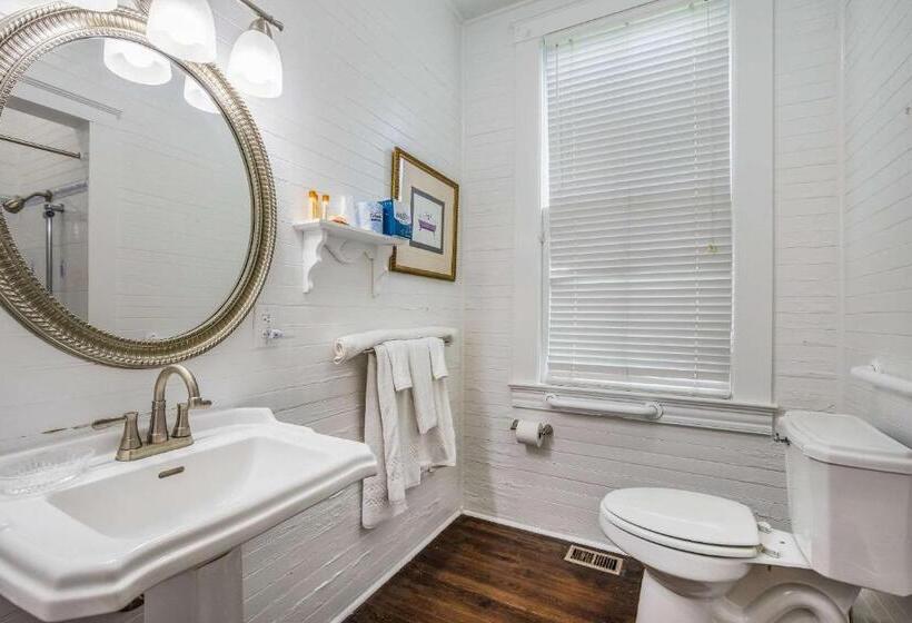 Номер Стандарт Адаптированный для Инвалидов, Coombs Inn & Suites