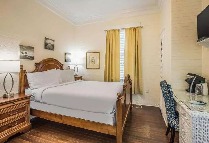 Standard-invahuone, Coombs Inn & Suites