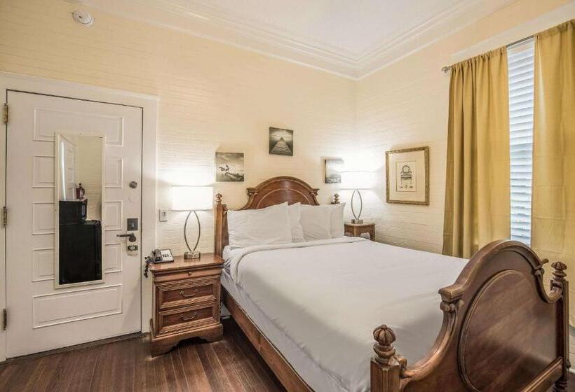 חדר סטנדרט מותאם לאדם עם מוגבלויות, Coombs Inn & Suites