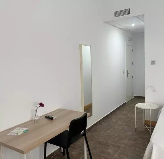 اتاق استاندارد سه نفره, Hospederia Almundo By Alexandra Realty