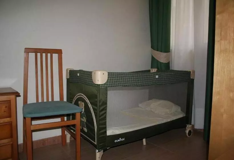 اتاق استاندارد چهار تخته, Austria 76
