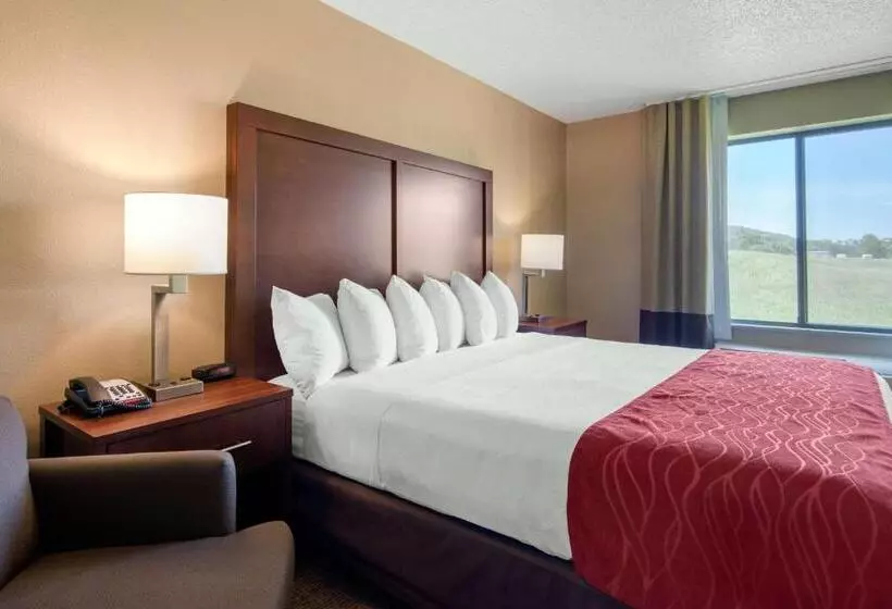 キングサイズベッドのスタンダードルーム, Comfort Inn & Suites Cooperstown   Milford