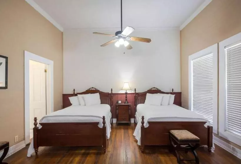 Deluxe-sviitti, Coombs Inn & Suites