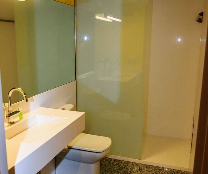 标准单人间, Estacio