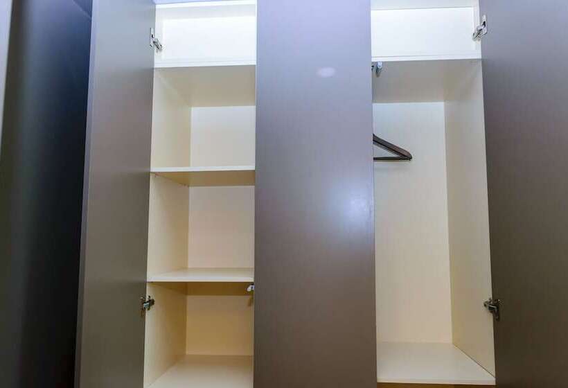 标准单人间, Estacio