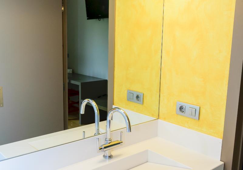 标准单人间, Estacio