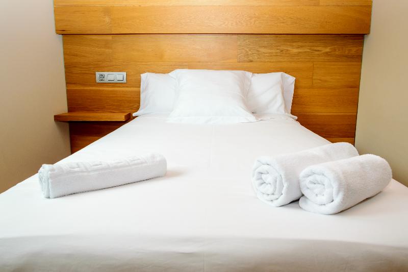 标准单人间, Estacio