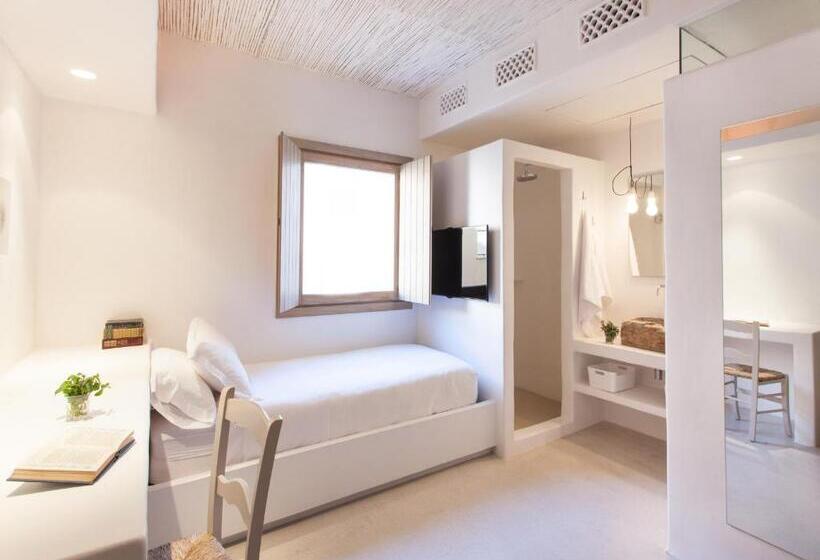 标准单人间, Hm Balanguera