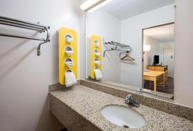 غرفة ديلوكس سرير كينج, Motel 6 Parkersburg, Wv